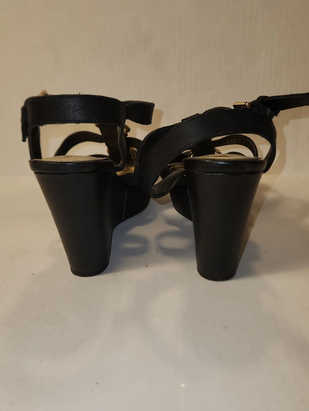 Marc Fisher Genny Black Leather Strappy Platform Wedge Sandals Sandals 8 EUC